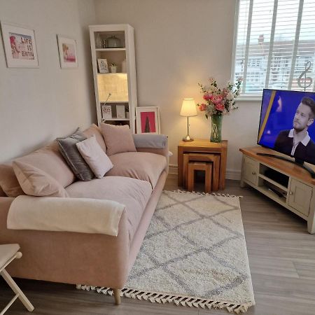 דירות Luxury Modern Apt With Parking On Leigh Broadway מראה חיצוני תמונה