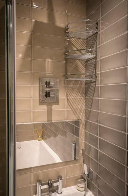 דירות Luxury Modern Apt With Parking On Leigh Broadway מראה חיצוני תמונה