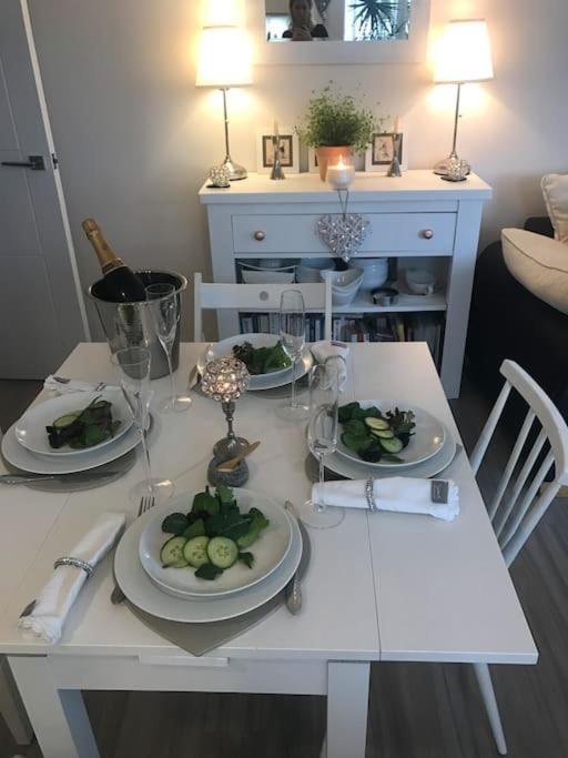 דירות Luxury Modern Apt With Parking On Leigh Broadway מראה חיצוני תמונה