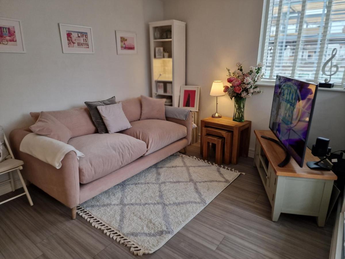 דירות Luxury Modern Apt With Parking On Leigh Broadway מראה חיצוני תמונה