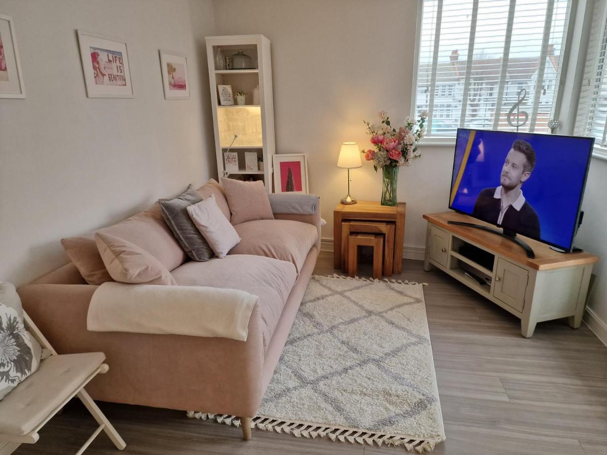 דירות Luxury Modern Apt With Parking On Leigh Broadway מראה חיצוני תמונה