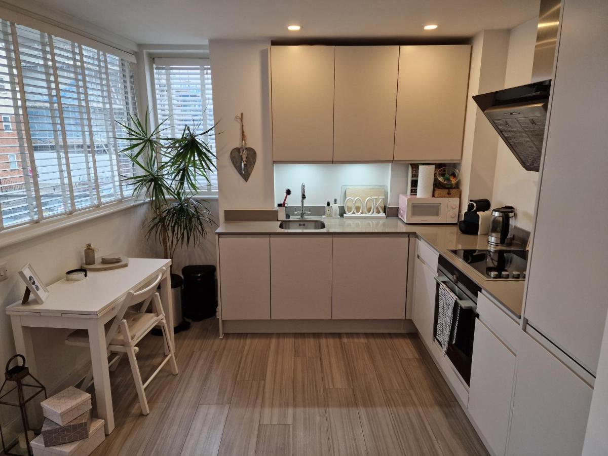 דירות Luxury Modern Apt With Parking On Leigh Broadway מראה חיצוני תמונה