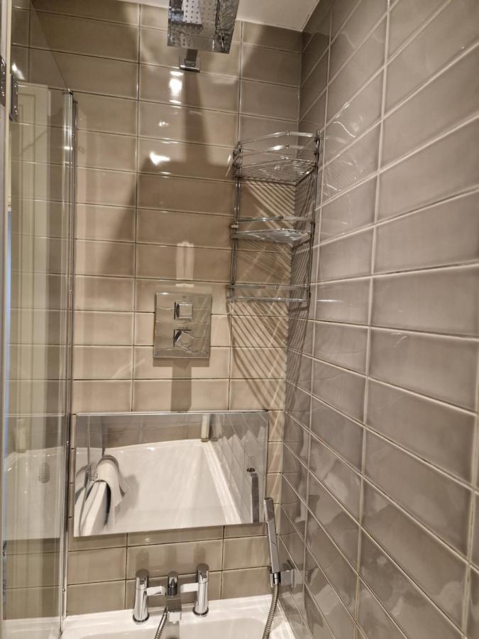 דירות Luxury Modern Apt With Parking On Leigh Broadway מראה חיצוני תמונה