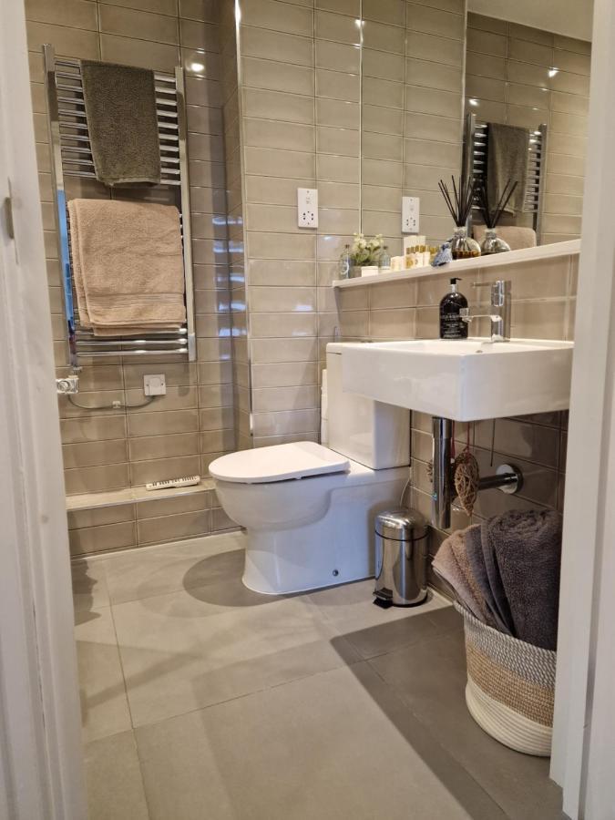 דירות Luxury Modern Apt With Parking On Leigh Broadway מראה חיצוני תמונה