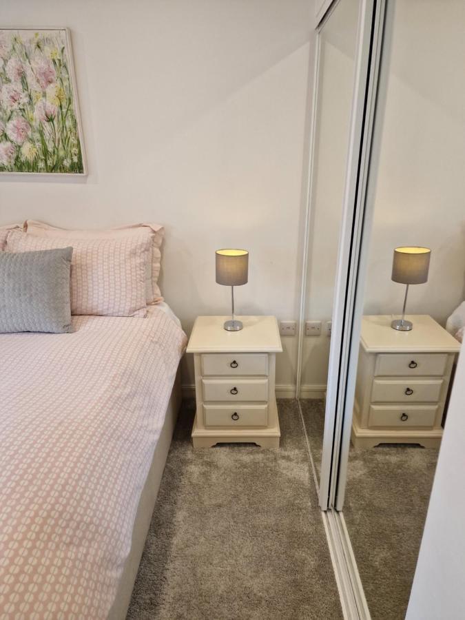 דירות Luxury Modern Apt With Parking On Leigh Broadway מראה חיצוני תמונה